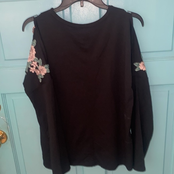 Women’s cold shoulder knit long dl Top. Size M # 3430 - Picture 5 of 7